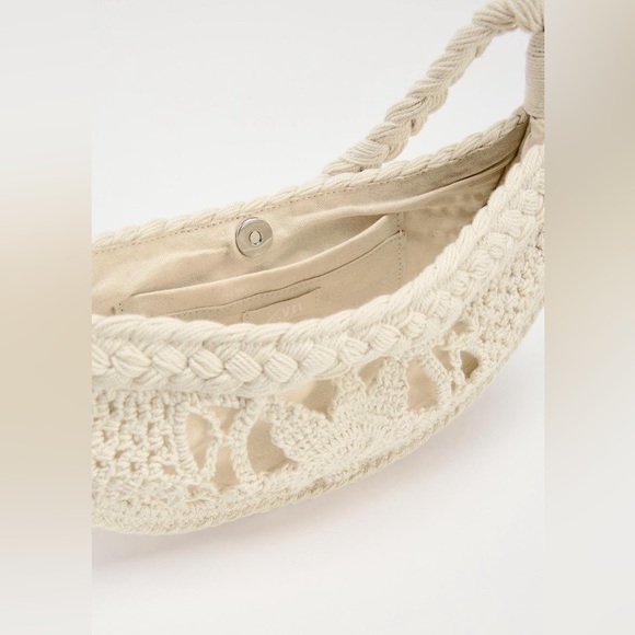 NWT. Zara Ecru Oval Macrame Bag with Flower. - Picture 7 of 8